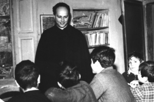 Don Milani, la critica al capitalismo sognando una Chiesa diversa